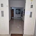 In * Τίρανα