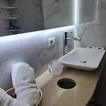 In Τίρανα
