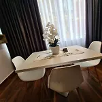 In Διαμέρισμα Τίρανα